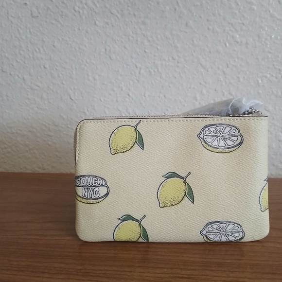 Nwt Coach Wristlet With Lemon Print - Picture 2 of 2